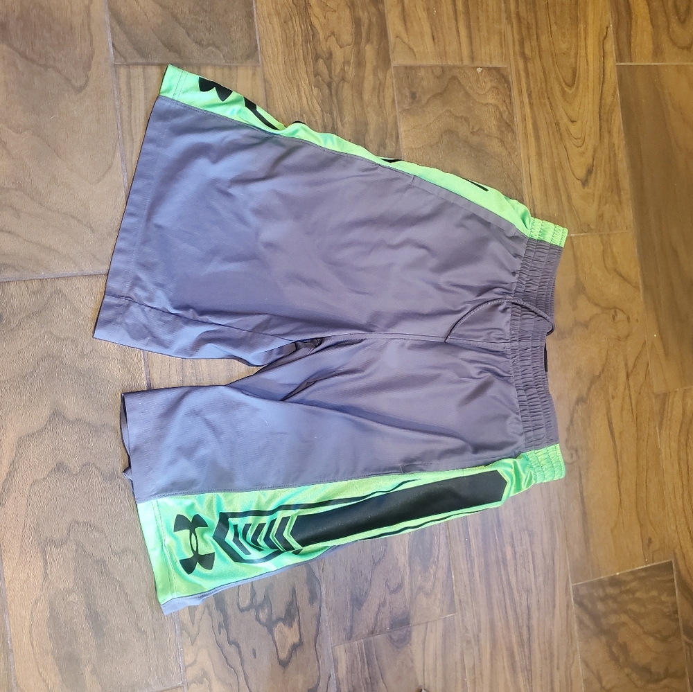 Mens Under Armour Large Gray, Black and Green Shorts